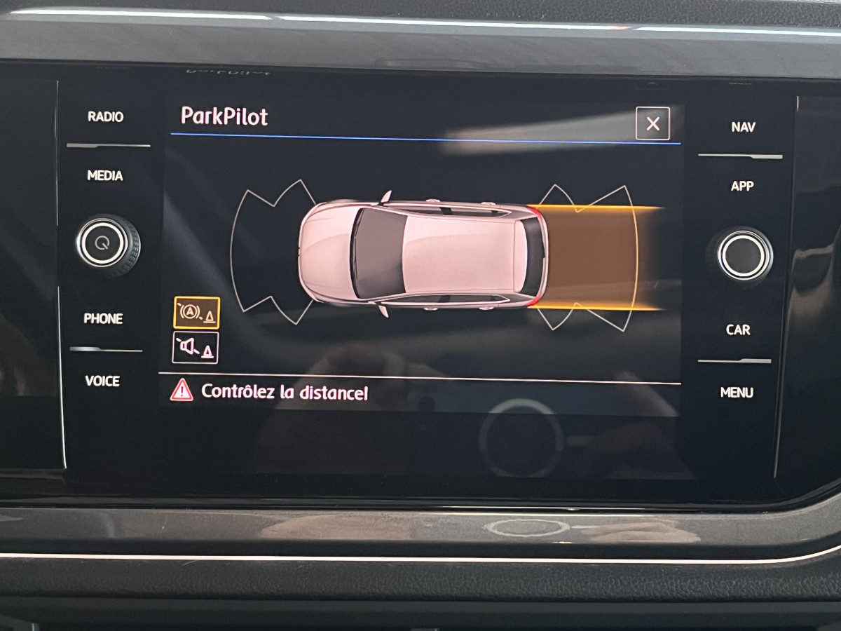 VOLKSWAGEN POLO 1,0 TSI 95 R-LINE  DSG7 TOIT PANORAMIQUE OUVRANT GPS  REGULATEUR ADAPTATIF  LIMITEUR PARK PILOT FEU HALOGENE JANTE ALU 15 EXCELLENT ETAT