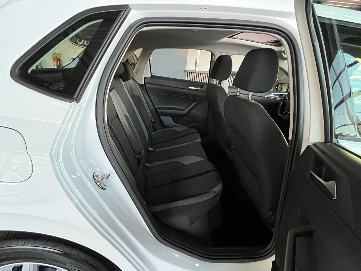 VOLKSWAGEN POLO 1,0 TSI 95 R-LINE  DSG7 TOIT PANORAMIQUE OUVRANT GPS  REGULATEUR ADAPTATIF  LIMITEUR PARK PILOT FEU HALOGENE JANTE ALU 15 EXCELLENT ETAT