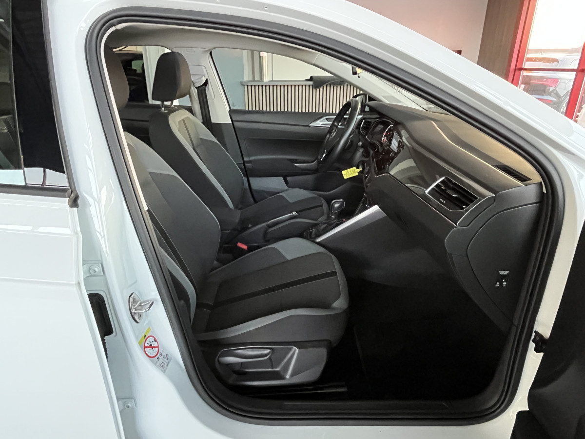 VOLKSWAGEN POLO 1,0 TSI 95 R-LINE  DSG7 TOIT PANORAMIQUE OUVRANT GPS  REGULATEUR ADAPTATIF  LIMITEUR PARK PILOT FEU HALOGENE JANTE ALU 15 EXCELLENT ETAT