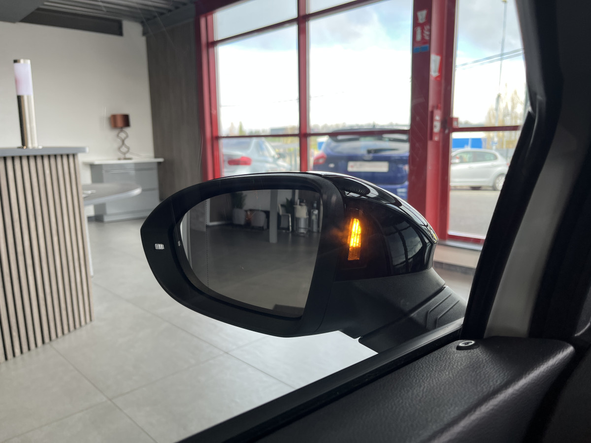 VOLKSWAGEN GOLF 8 GTD 2,0 TDI 200 DSG7 TOIT PANORAMIQUE GPS CAMERA  ATTELAGE HIFI HARMAN/KARDON IQ-DRIVE  REGULATEUR ADAPTATIF  LIMITEUR FULL LED APPLE CARPLAY KEYLESS DRIVE SELECT  EXCELLENT ETAT