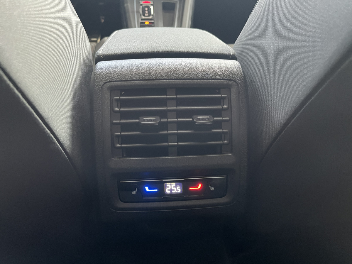 VOLKSWAGEN GOLF 8 GTD 2,0 TDI 200 DSG7 TOIT PANORAMIQUE GPS CAMERA  ATTELAGE HIFI HARMAN/KARDON IQ-DRIVE  REGULATEUR ADAPTATIF  LIMITEUR FULL LED APPLE CARPLAY KEYLESS DRIVE SELECT  EXCELLENT ETAT