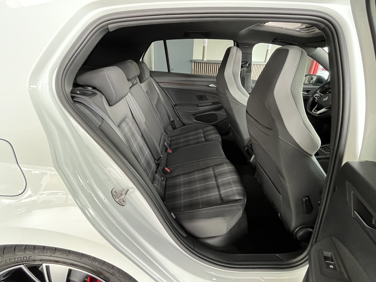 VOLKSWAGEN GOLF 8 GTD 2,0 TDI 200 DSG7 TOIT PANORAMIQUE GPS CAMERA  ATTELAGE HIFI HARMAN/KARDON IQ-DRIVE  REGULATEUR ADAPTATIF  LIMITEUR FULL LED APPLE CARPLAY KEYLESS DRIVE SELECT  EXCELLENT ETAT