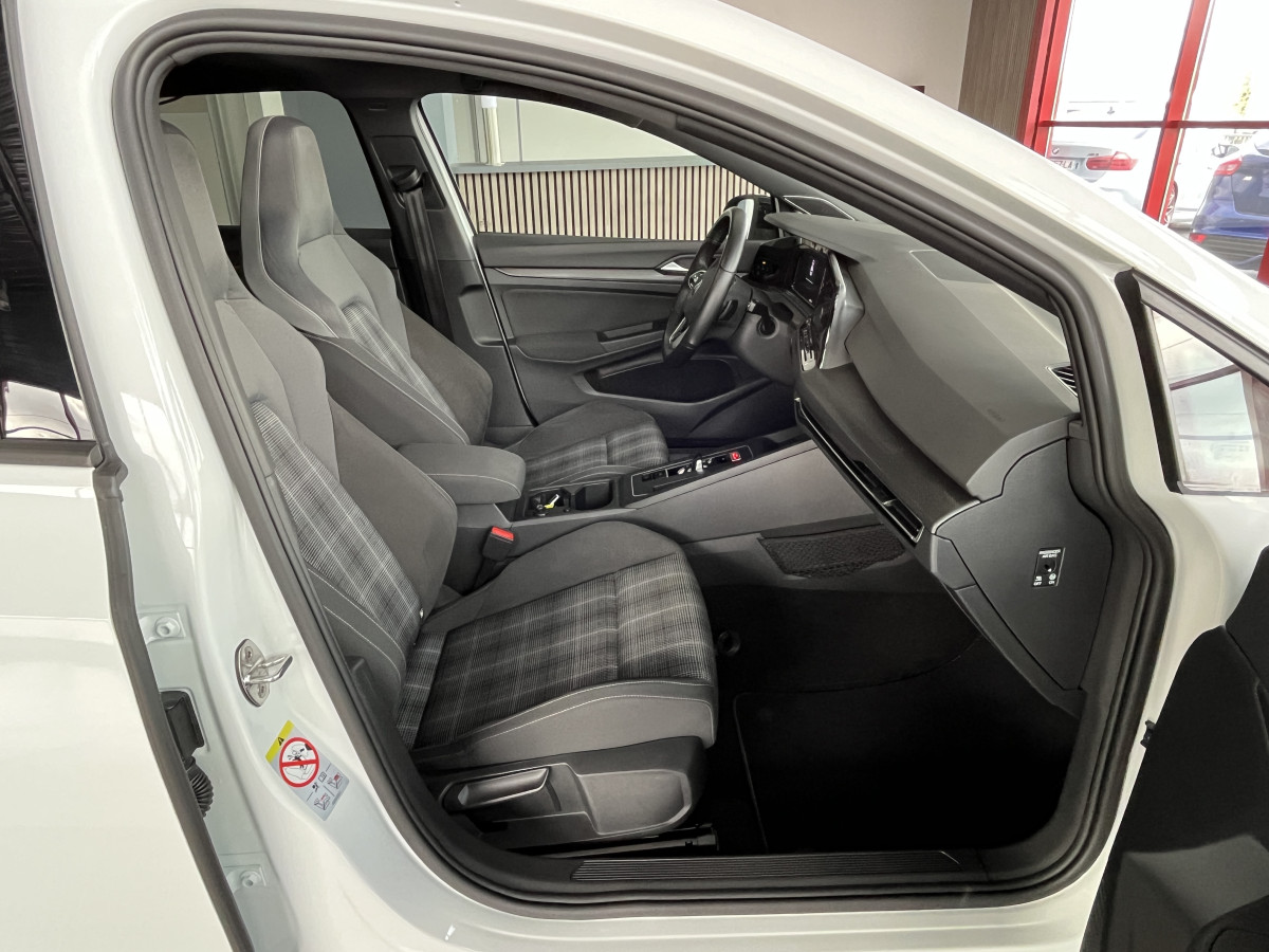 VOLKSWAGEN GOLF 8 GTD 2,0 TDI 200 DSG7 TOIT PANORAMIQUE GPS CAMERA  ATTELAGE HIFI HARMAN/KARDON IQ-DRIVE  REGULATEUR ADAPTATIF  LIMITEUR FULL LED APPLE CARPLAY KEYLESS DRIVE SELECT  EXCELLENT ETAT