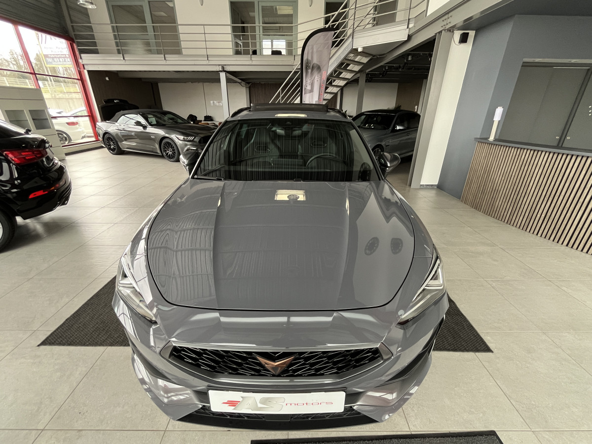 CUPRA LEON ST 1,4 E-HYBRID 245 DSG6 TOIT PANORAMIQUE OUVRANT GPS CAMERA KEYLESS FULL LED VIRTUAL COCKPIT PARK PILOT DRIVE PROFILE REGULATEUR LIMITEUR JANTES 19 PACK HIVER EXCELLENT ETAT