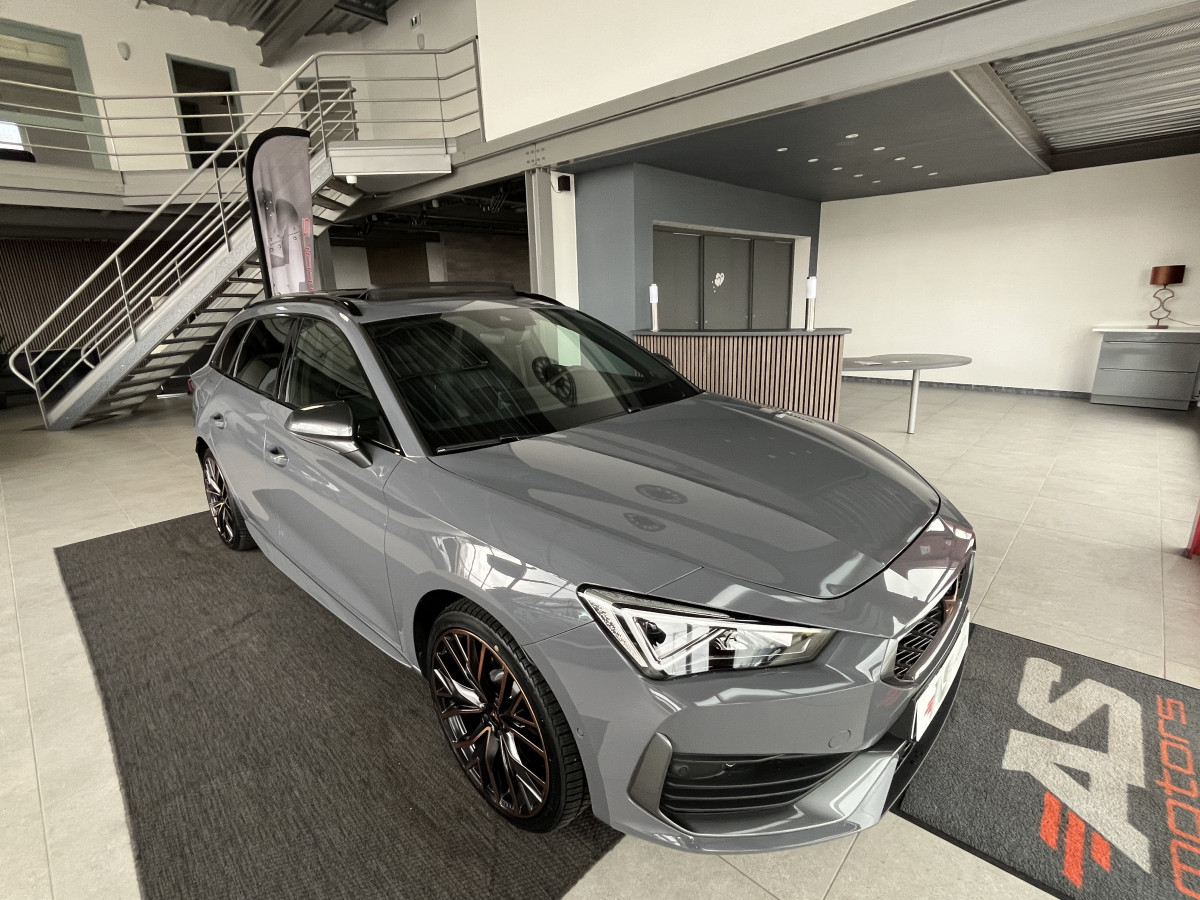 CUPRA LEON ST 1,4 E-HYBRID 245 DSG6 TOIT PANORAMIQUE OUVRANT GPS CAMERA KEYLESS FULL LED VIRTUAL COCKPIT PARK PILOT DRIVE PROFILE REGULATEUR LIMITEUR JANTES 19 PACK HIVER EXCELLENT ETAT