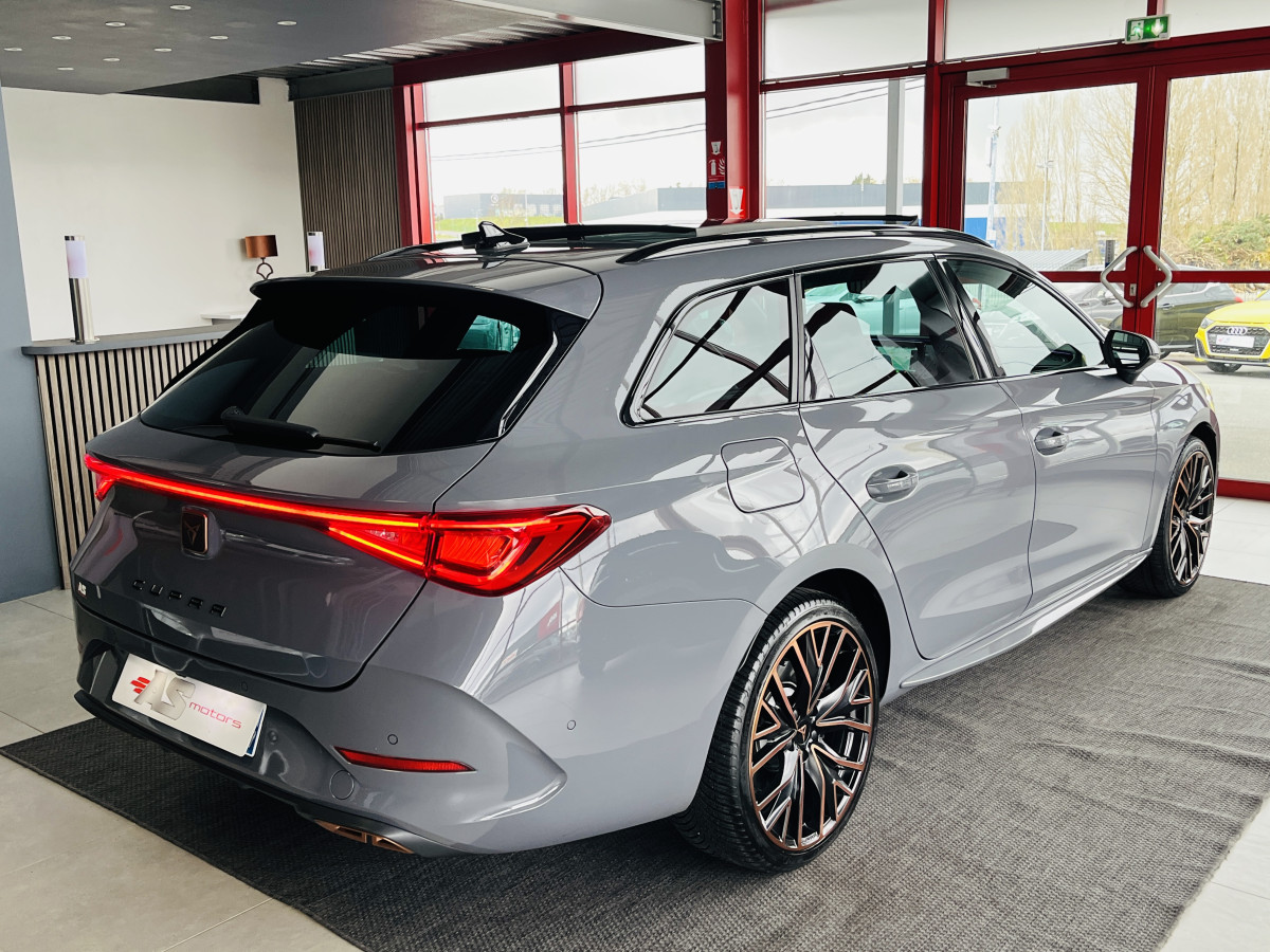 CUPRA LEON ST 1,4 E-HYBRID 245 DSG6 TOIT PANORAMIQUE OUVRANT GPS CAMERA KEYLESS FULL LED VIRTUAL COCKPIT PARK PILOT DRIVE PROFILE REGULATEUR LIMITEUR JANTES 19 PACK HIVER EXCELLENT ETAT