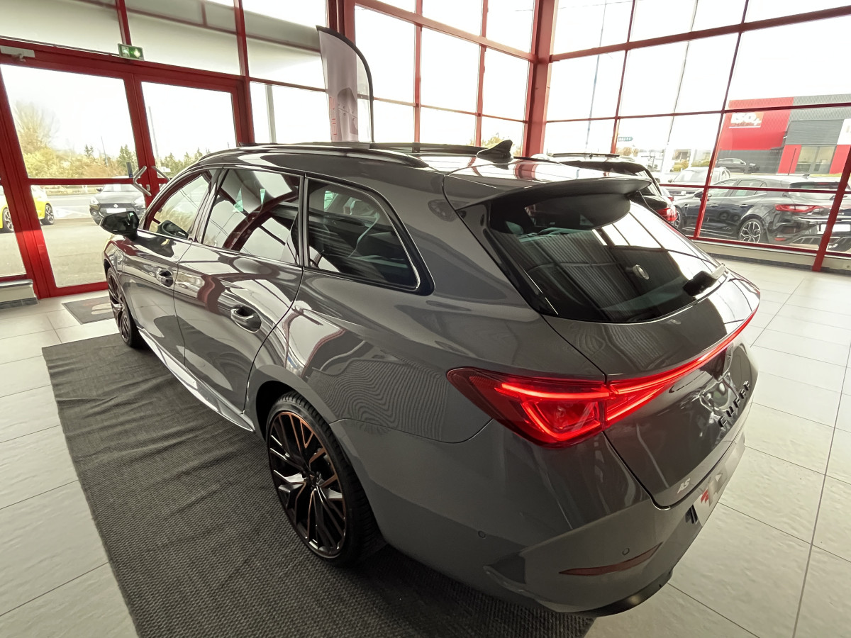 CUPRA LEON ST 1,4 E-HYBRID 245 DSG6 TOIT PANORAMIQUE OUVRANT GPS CAMERA KEYLESS FULL LED VIRTUAL COCKPIT PARK PILOT DRIVE PROFILE REGULATEUR LIMITEUR JANTES 19 PACK HIVER EXCELLENT ETAT