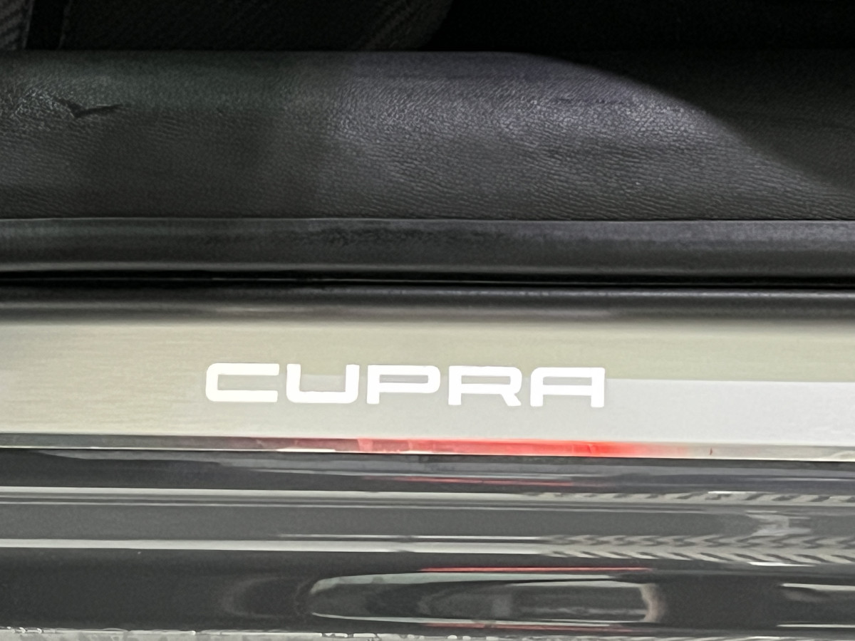 CUPRA LEON ST 1,4 E-HYBRID 245 DSG6 TOIT PANORAMIQUE OUVRANT GPS CAMERA KEYLESS FULL LED VIRTUAL COCKPIT PARK PILOT DRIVE PROFILE REGULATEUR LIMITEUR JANTES 19 PACK HIVER EXCELLENT ETAT