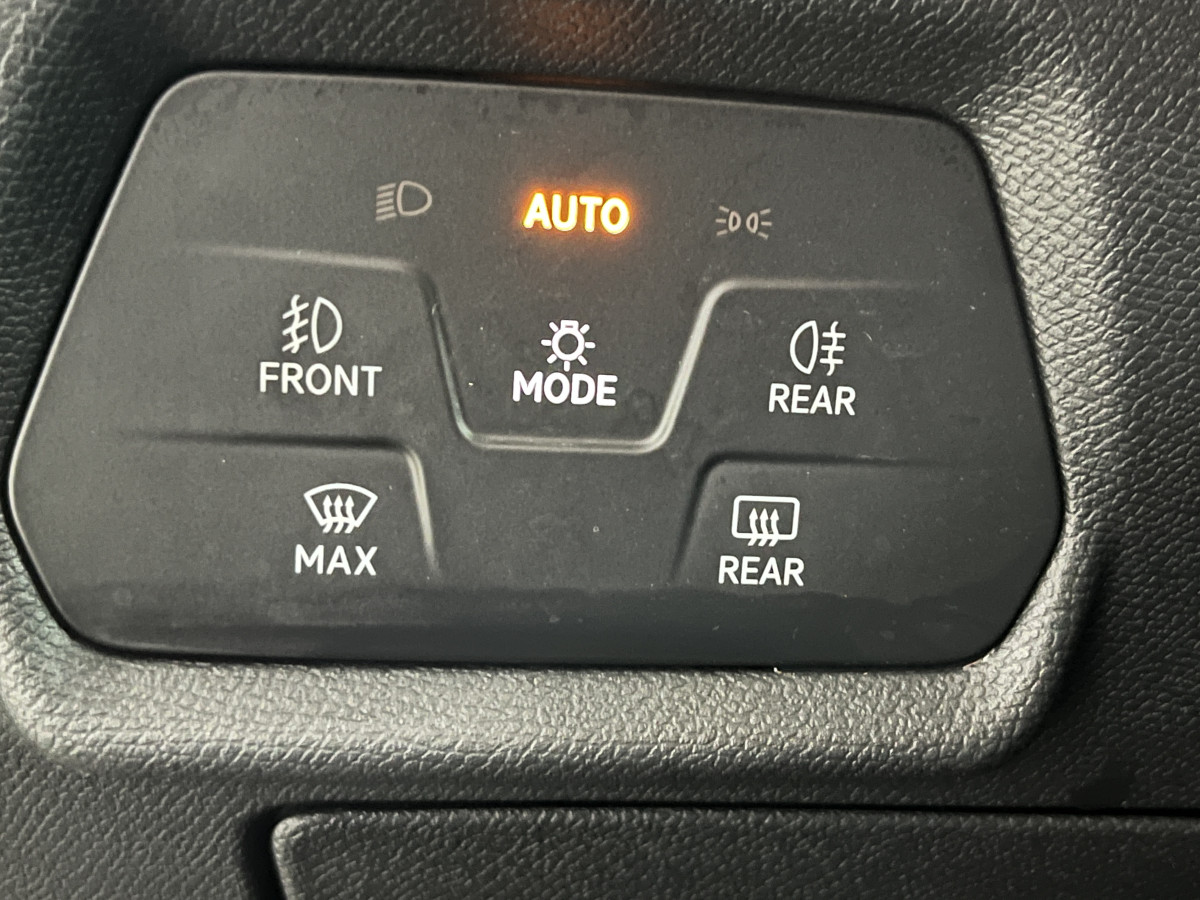 CUPRA LEON ST 1,4 E-HYBRID 245 DSG6 TOIT PANORAMIQUE OUVRANT GPS CAMERA KEYLESS FULL LED VIRTUAL COCKPIT PARK PILOT DRIVE PROFILE REGULATEUR LIMITEUR JANTES 19 PACK HIVER EXCELLENT ETAT