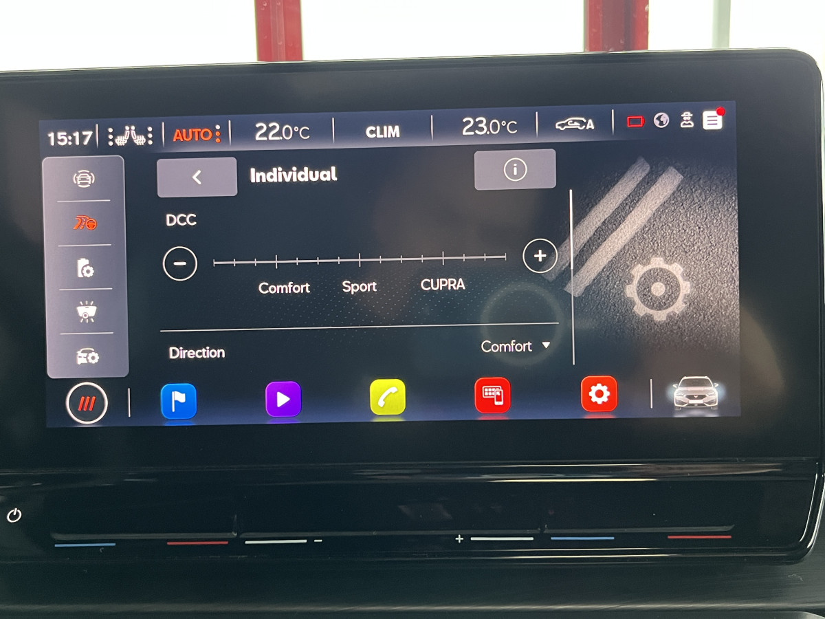 CUPRA LEON ST 1,4 E-HYBRID 245 DSG6 TOIT PANORAMIQUE OUVRANT GPS CAMERA KEYLESS FULL LED VIRTUAL COCKPIT PARK PILOT DRIVE PROFILE REGULATEUR LIMITEUR JANTES 19 PACK HIVER EXCELLENT ETAT