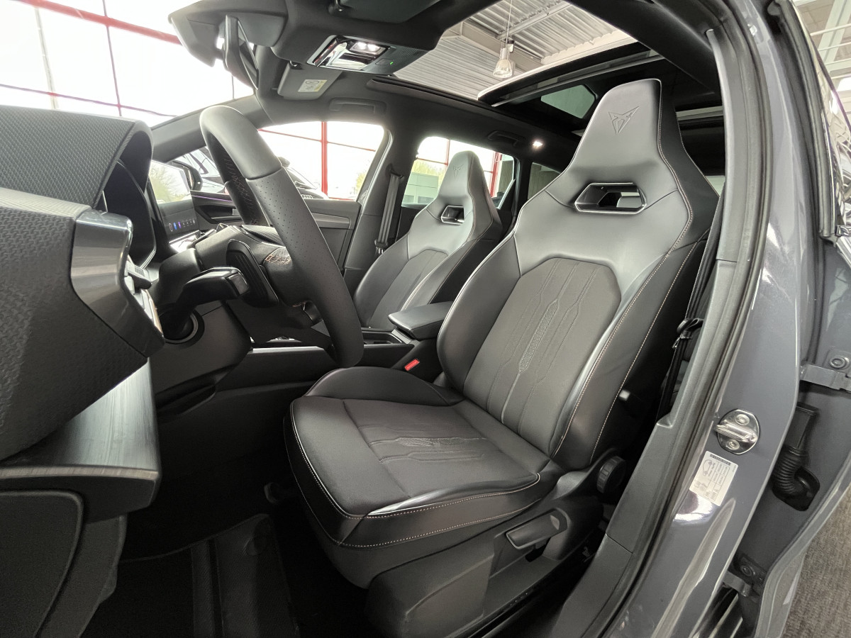 CUPRA LEON ST 1,4 E-HYBRID 245 DSG6 TOIT PANORAMIQUE OUVRANT GPS CAMERA KEYLESS FULL LED VIRTUAL COCKPIT PARK PILOT DRIVE PROFILE REGULATEUR LIMITEUR JANTES 19 PACK HIVER EXCELLENT ETAT
