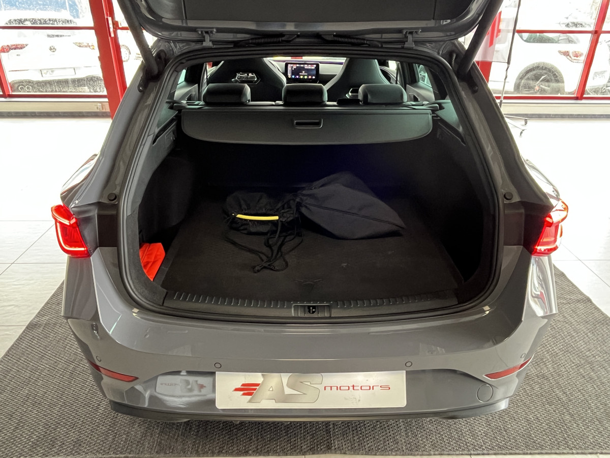 CUPRA LEON ST 1,4 E-HYBRID 245 DSG6 TOIT PANORAMIQUE OUVRANT GPS CAMERA KEYLESS FULL LED VIRTUAL COCKPIT PARK PILOT DRIVE PROFILE REGULATEUR LIMITEUR JANTES 19 PACK HIVER EXCELLENT ETAT