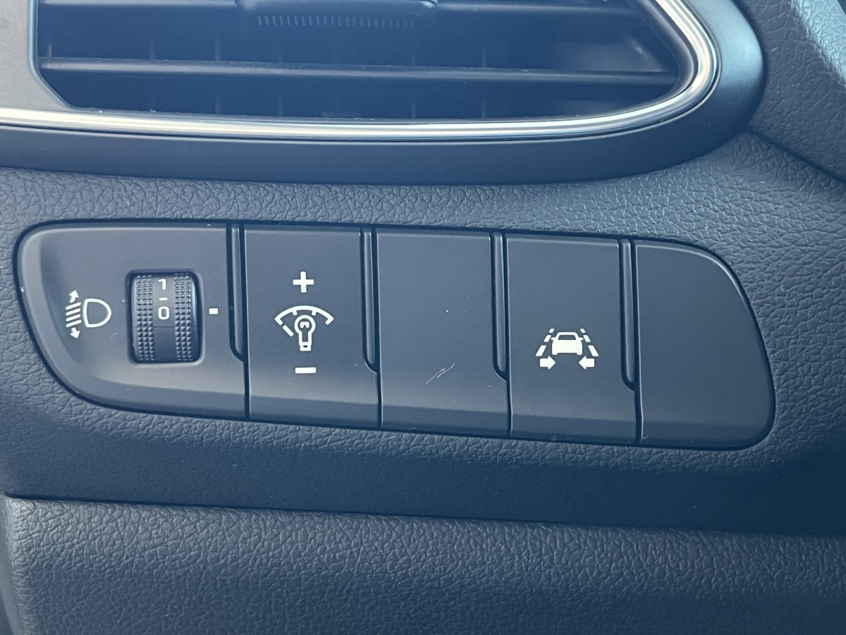 HYUNDAI I 30 N PERFORMANCE 2,0 T-GDI  275 TOIT PANORAMIQUE GPS CAMERA KEYLESS DIFFERENTIEL A GLISSERMENT REGULATEUR LIMITEUR FEUX LED JANTES 19 EXCELLENT ETAT