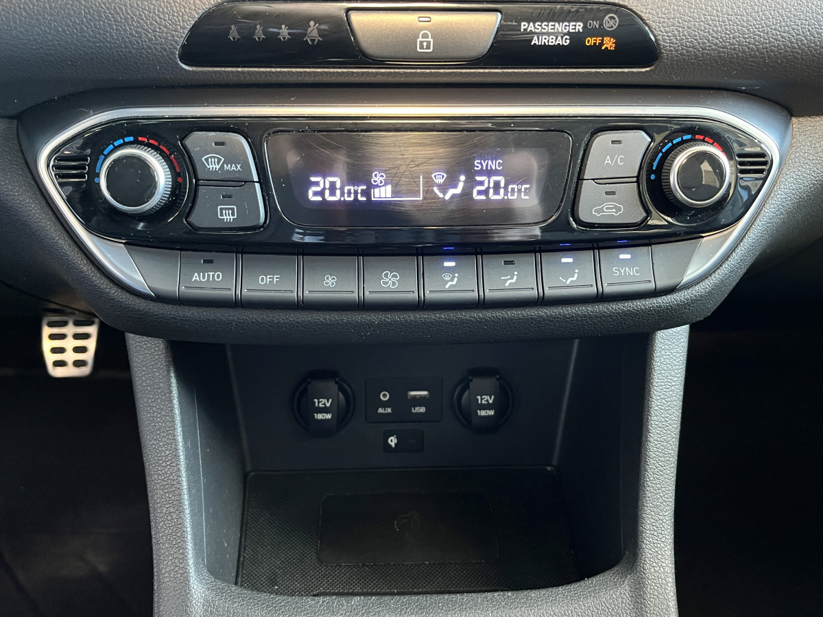 HYUNDAI I 30 N PERFORMANCE 2,0 T-GDI  275 TOIT PANORAMIQUE GPS CAMERA KEYLESS DIFFERENTIEL A GLISSERMENT REGULATEUR LIMITEUR FEUX LED JANTES 19 EXCELLENT ETAT