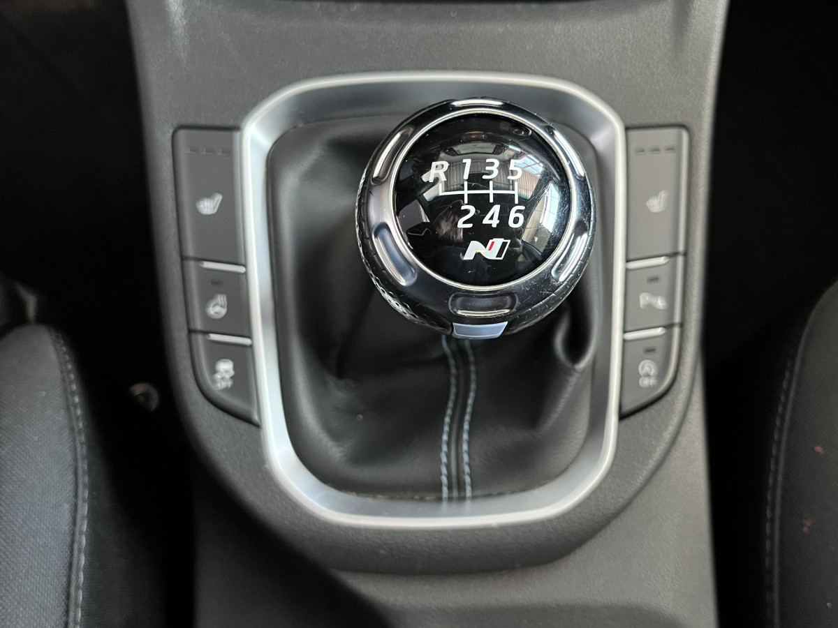 HYUNDAI I 30 N PERFORMANCE 2,0 T-GDI  275 TOIT PANORAMIQUE GPS CAMERA KEYLESS DIFFERENTIEL A GLISSERMENT REGULATEUR LIMITEUR FEUX LED JANTES 19 EXCELLENT ETAT