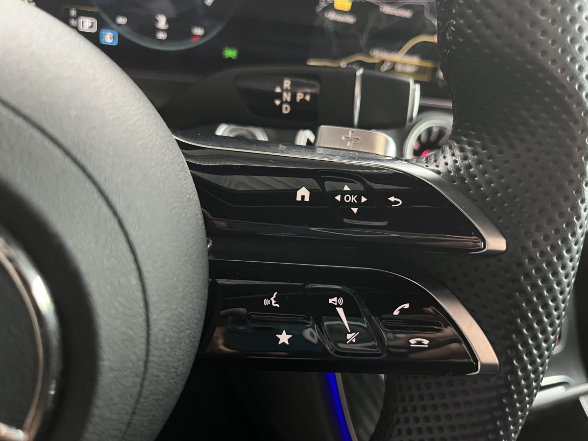 MERCEDES CLASSE E COUPE 220 CDI 194 AMG LINE 9G-TRONIC TOIT PANORAMIQUE OUVRANT GPS CAMERA KEYLESS APPLE CARPLAY HIFI BURMESTER  VIRTUAL COCKPIT PARK PILOT MBUX PACK AMG FEUX FULL LED JANTES ALU 20 EXCELLENT ETAT