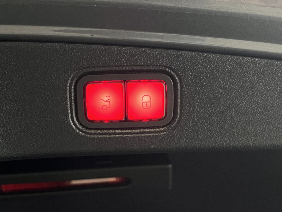 MERCEDES CLASSE E COUPE 220 CDI 194 AMG LINE 9G-TRONIC TOIT PANORAMIQUE OUVRANT GPS CAMERA KEYLESS APPLE CARPLAY HIFI BURMESTER  VIRTUAL COCKPIT PARK PILOT MBUX PACK AMG FEUX FULL LED JANTES ALU 20 EXCELLENT ETAT