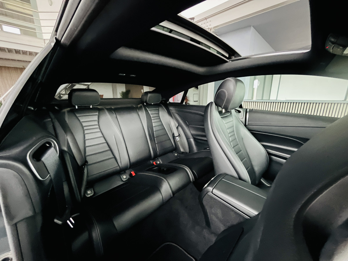 MERCEDES CLASSE E COUPE 220 CDI 194 AMG LINE 9G-TRONIC TOIT PANORAMIQUE OUVRANT GPS CAMERA KEYLESS APPLE CARPLAY HIFI BURMESTER  VIRTUAL COCKPIT PARK PILOT MBUX PACK AMG FEUX FULL LED JANTES ALU 20 EXCELLENT ETAT