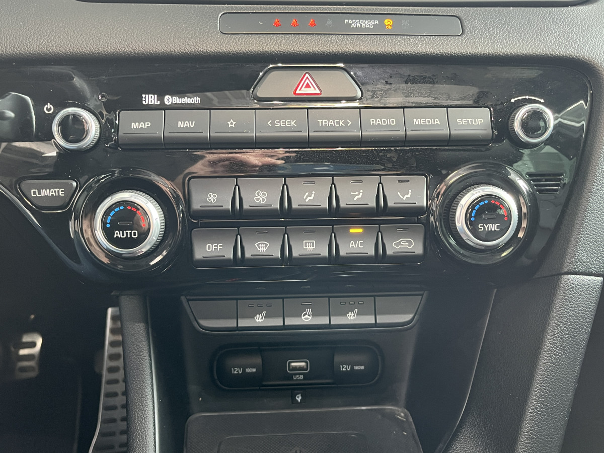 KIA SPORTAGE 1,6 CRDI  136 DCT7  GT LINE PREMIUM 4X2 GPS TOIT PANORAMIQUE OUVRANT  CAMERA 360 APPLE CARPLAY REGULATEUR LIMITEUR HIFI JBL KEYLESS PARK PILOT JANTES ALU 19  EXCELLENT ETAT