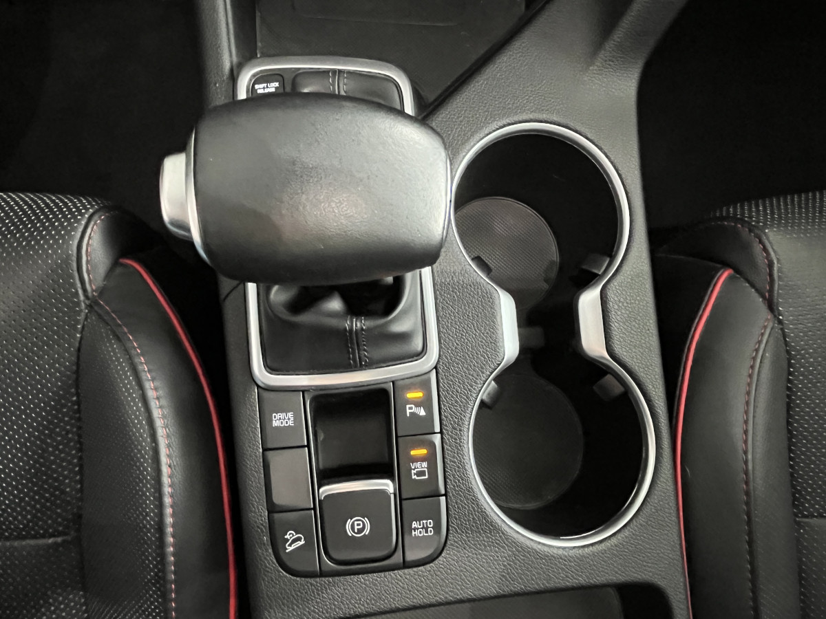 KIA SPORTAGE 1,6 CRDI  136 DCT7  GT LINE PREMIUM 4X2 GPS TOIT PANORAMIQUE OUVRANT  CAMERA 360 APPLE CARPLAY REGULATEUR LIMITEUR HIFI JBL KEYLESS PARK PILOT JANTES ALU 19  EXCELLENT ETAT