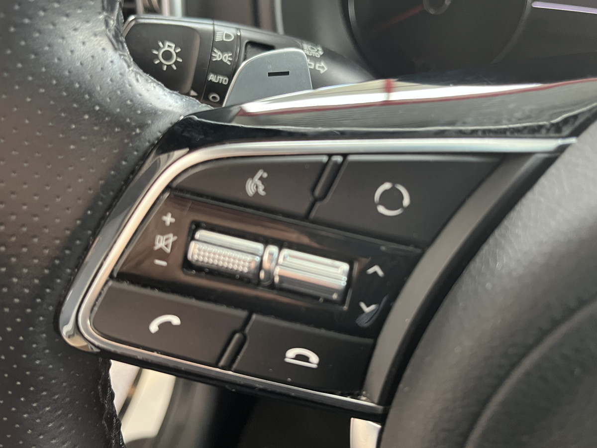 KIA SPORTAGE 1,6 CRDI  136 DCT7  GT LINE PREMIUM 4X2 GPS TOIT PANORAMIQUE OUVRANT  CAMERA 360 APPLE CARPLAY REGULATEUR LIMITEUR HIFI JBL KEYLESS PARK PILOT JANTES ALU 19  EXCELLENT ETAT