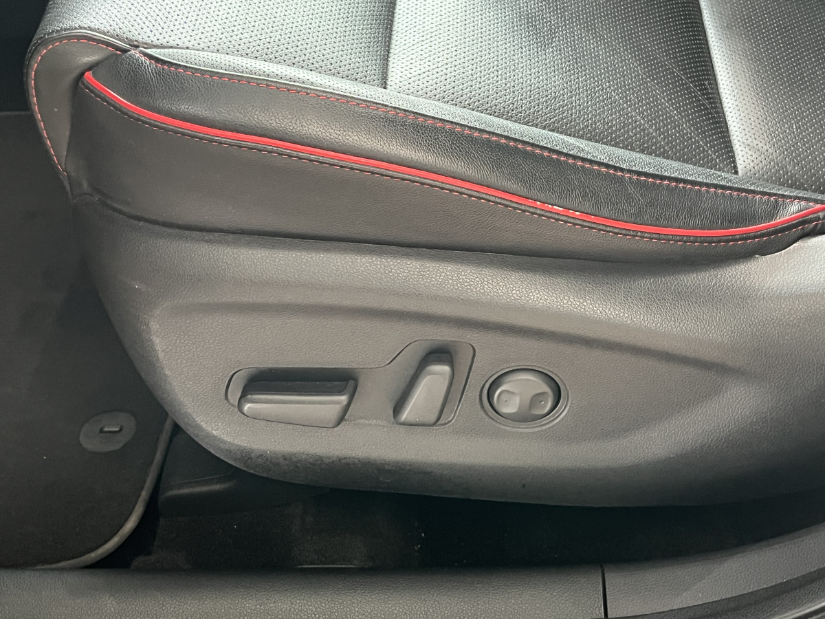 KIA SPORTAGE 1,6 CRDI  136 DCT7  GT LINE PREMIUM 4X2 GPS TOIT PANORAMIQUE OUVRANT  CAMERA 360 APPLE CARPLAY REGULATEUR LIMITEUR HIFI JBL KEYLESS PARK PILOT JANTES ALU 19  EXCELLENT ETAT