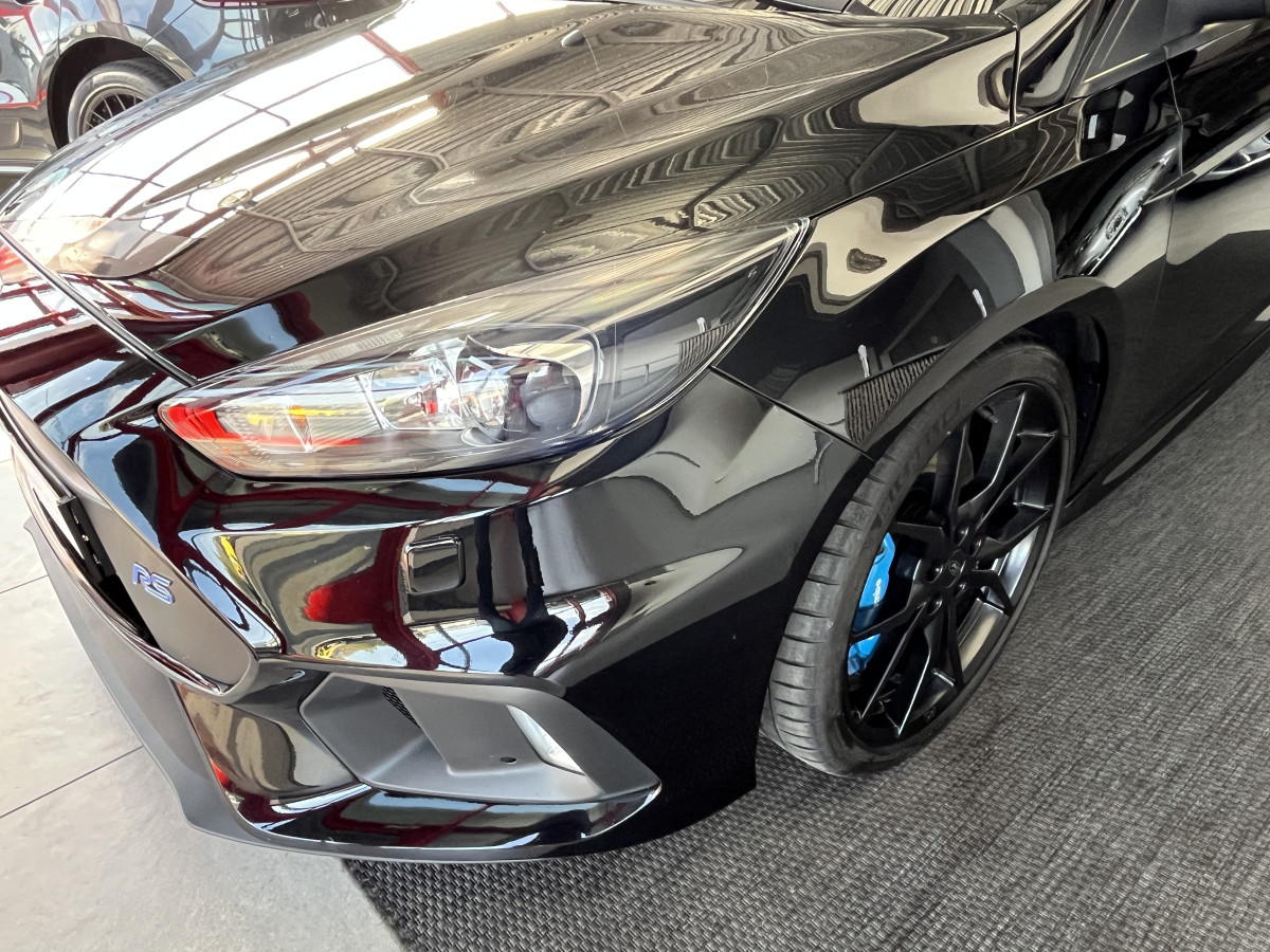 FORD FOCUS RS 2,3 350 AWD  GPS  CAMERA  HIFI SONY RECARO REGULATEUR LIMITEUR KEYLESS  FEUX BI-XENON JANTES FORGÉE  EXCELLENT ETAT