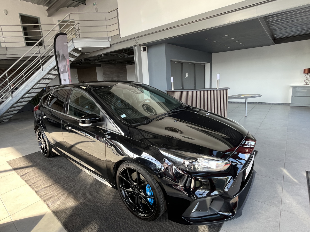 FORD FOCUS RS 2,3 350 AWD  GPS  CAMERA  HIFI SONY RECARO REGULATEUR LIMITEUR KEYLESS  FEUX BI-XENON JANTES FORGÉE  EXCELLENT ETAT