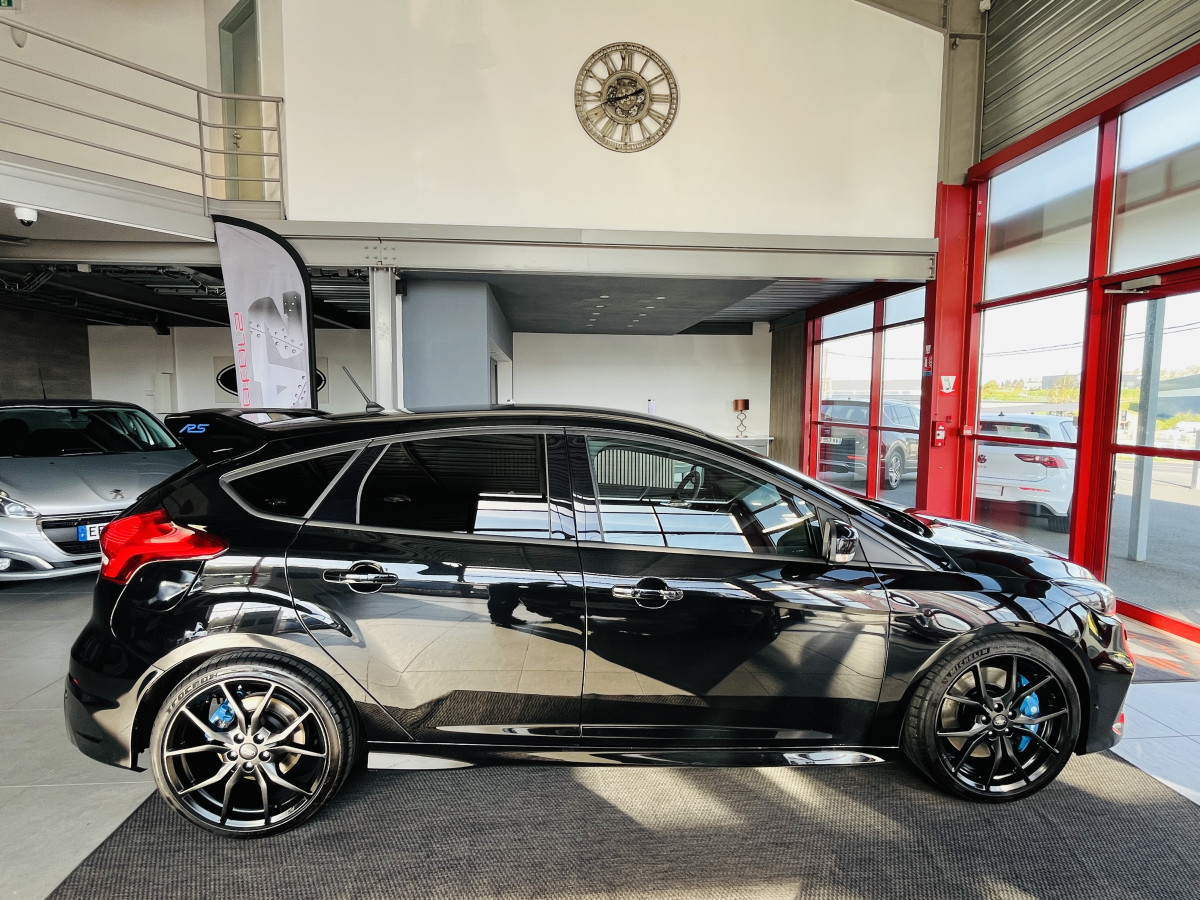 FORD FOCUS RS 2,3 350 AWD  GPS  CAMERA  HIFI SONY RECARO REGULATEUR LIMITEUR KEYLESS  FEUX BI-XENON JANTES FORGÉE  EXCELLENT ETAT