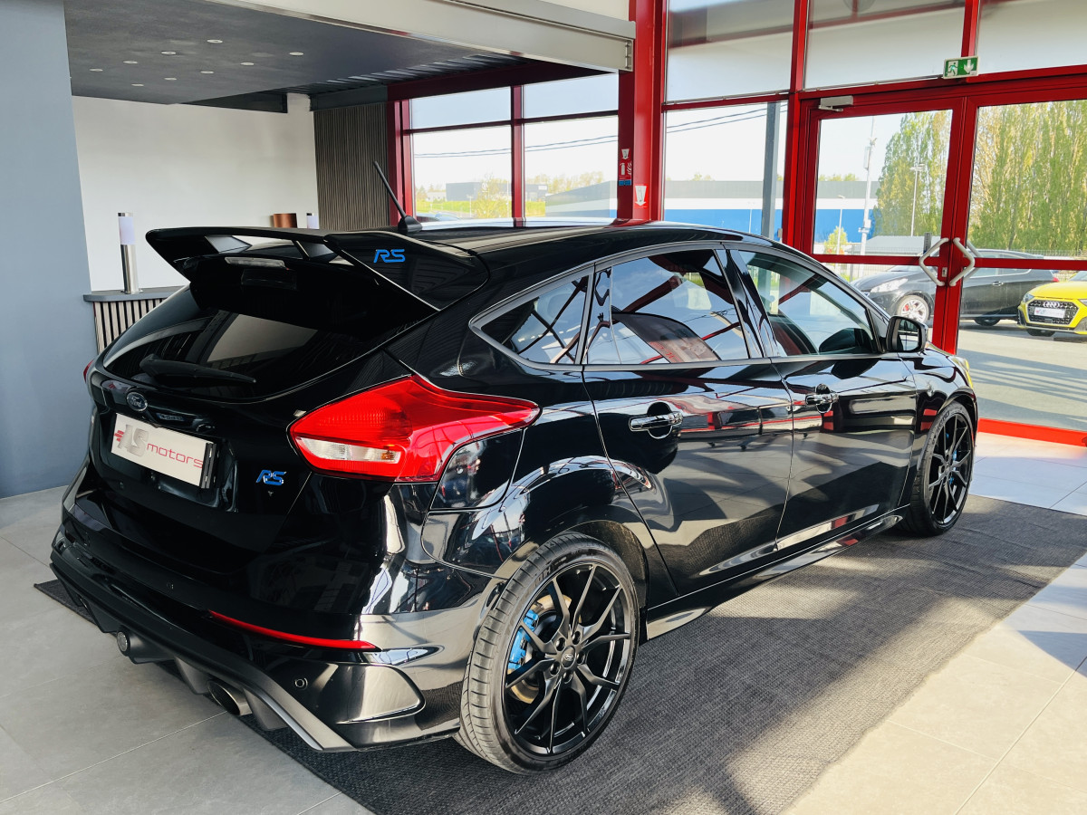 FORD FOCUS RS 2,3 350 AWD  GPS  CAMERA  HIFI SONY RECARO REGULATEUR LIMITEUR KEYLESS  FEUX BI-XENON JANTES FORGÉE  EXCELLENT ETAT