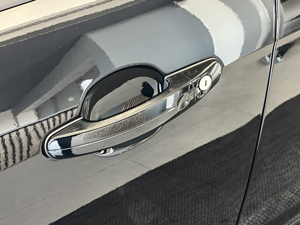 FORD FOCUS RS 2,3 350 AWD  GPS  CAMERA  HIFI SONY RECARO REGULATEUR LIMITEUR KEYLESS  FEUX BI-XENON JANTES FORGÉE  EXCELLENT ETAT