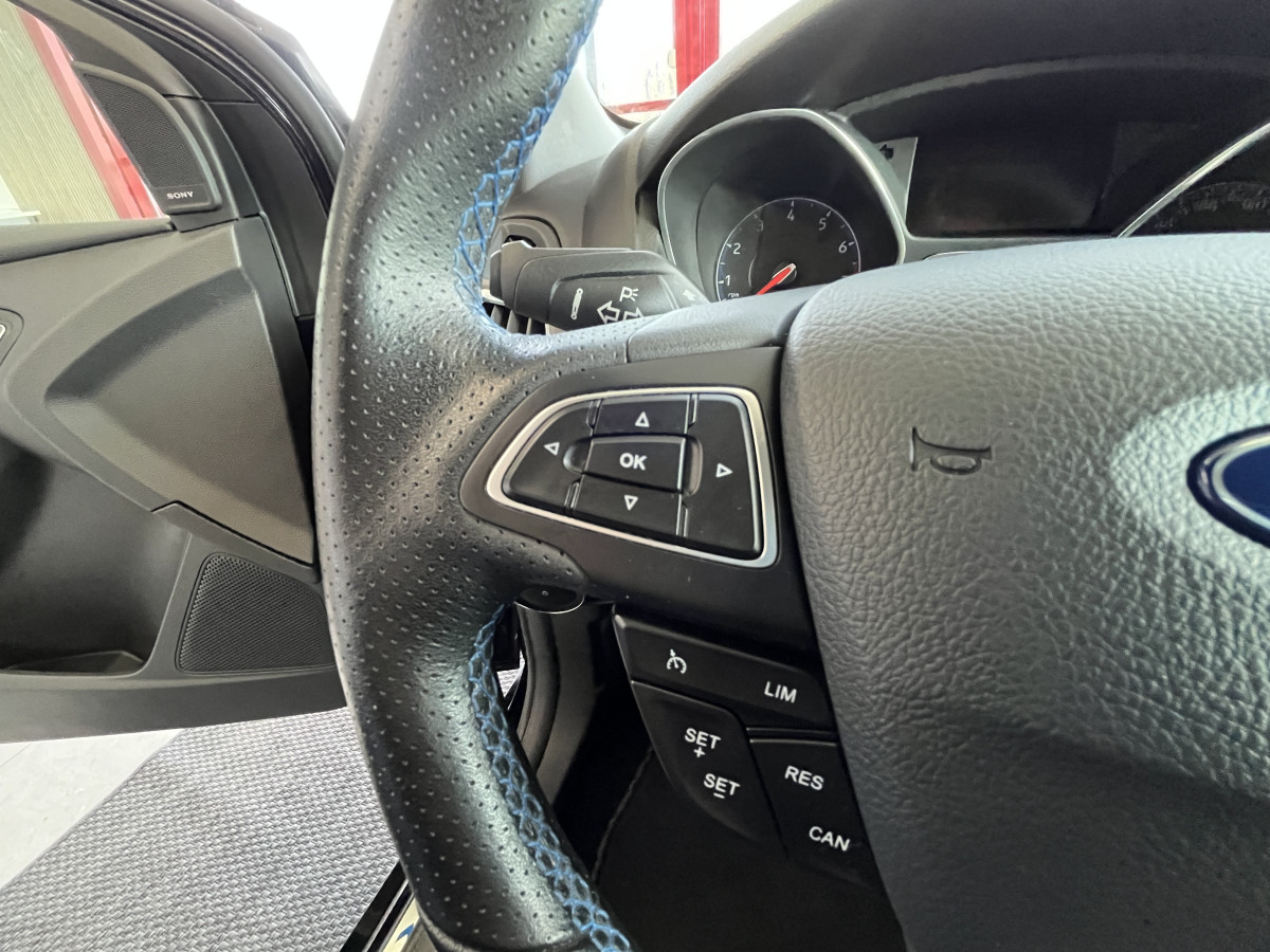 FORD FOCUS RS 2,3 350 AWD  GPS  CAMERA  HIFI SONY RECARO REGULATEUR LIMITEUR KEYLESS  FEUX BI-XENON JANTES FORGÉE  EXCELLENT ETAT