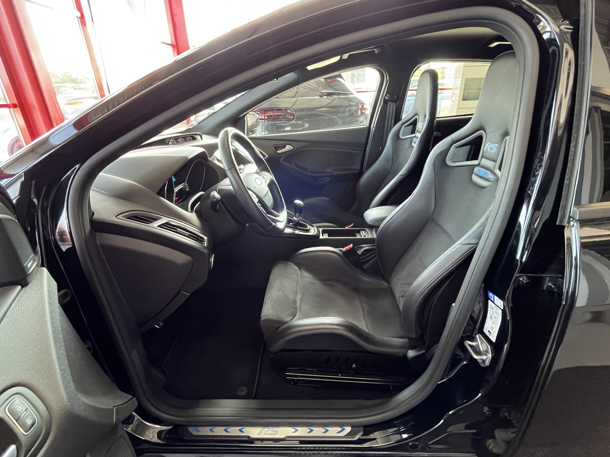 FORD FOCUS RS 2,3 350 AWD  GPS  CAMERA  HIFI SONY RECARO REGULATEUR LIMITEUR KEYLESS  FEUX BI-XENON JANTES FORGÉE  EXCELLENT ETAT