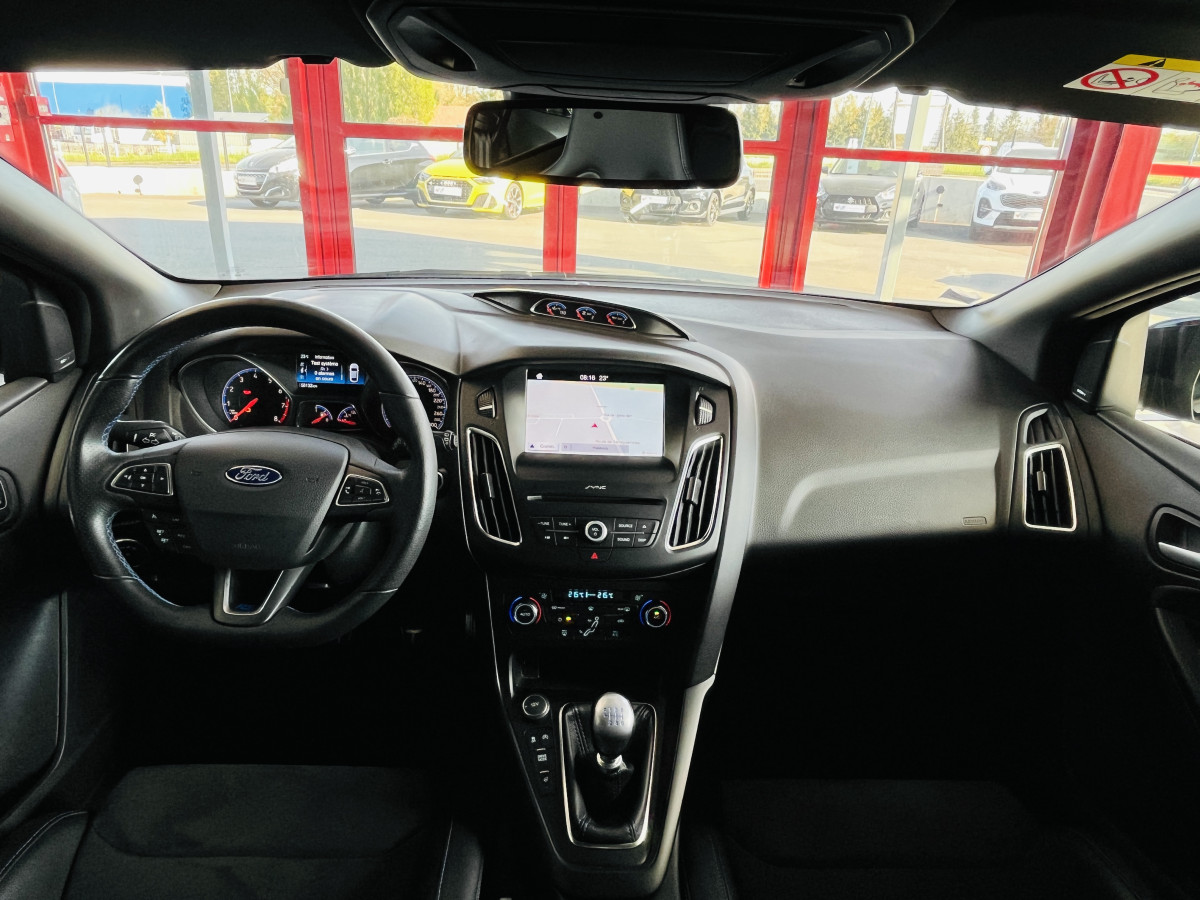 FORD FOCUS RS 2,3 350 AWD  GPS  CAMERA  HIFI SONY RECARO REGULATEUR LIMITEUR KEYLESS  FEUX BI-XENON JANTES FORGÉE  EXCELLENT ETAT