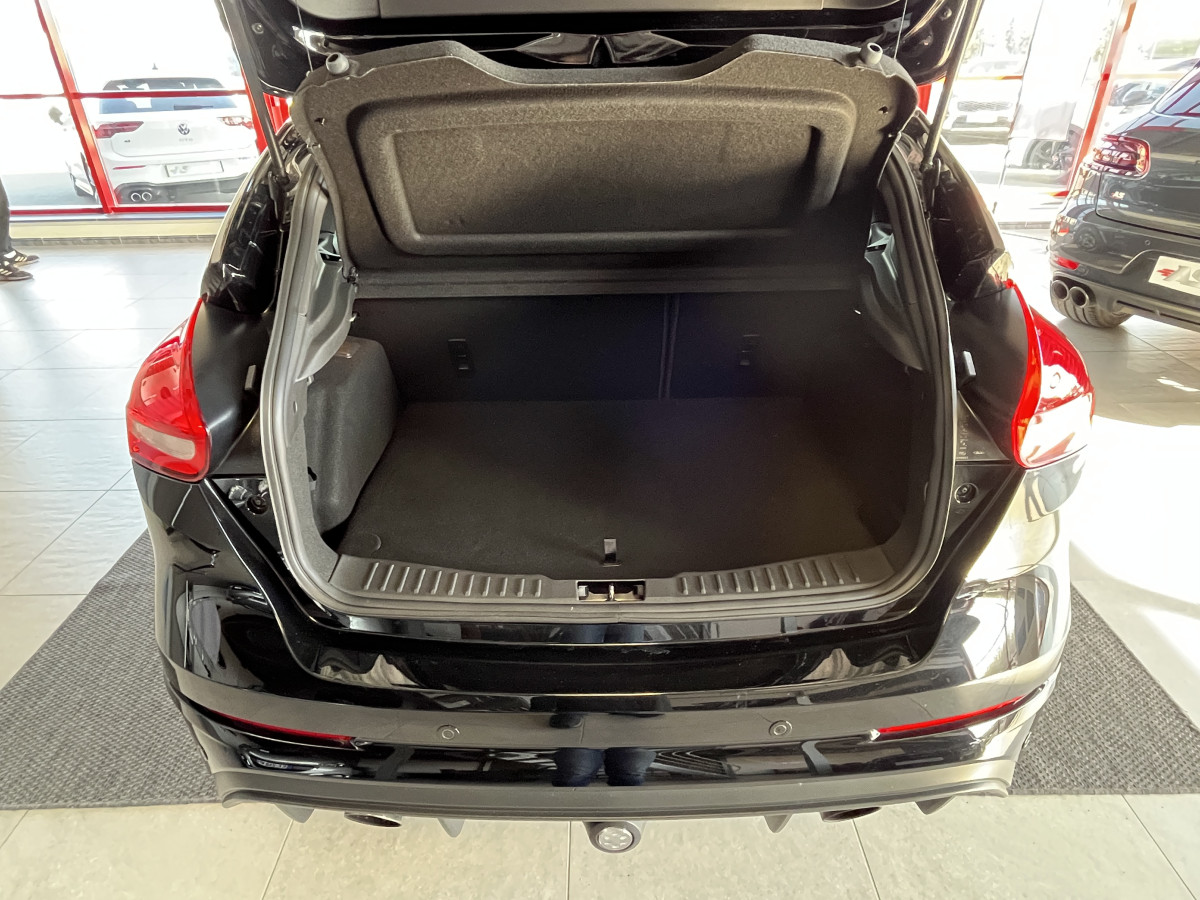 FORD FOCUS RS 2,3 350 AWD  GPS  CAMERA  HIFI SONY RECARO REGULATEUR LIMITEUR KEYLESS  FEUX BI-XENON JANTES FORGÉE  EXCELLENT ETAT