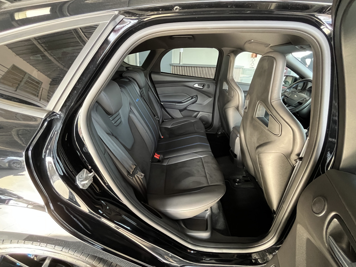 FORD FOCUS RS 2,3 350 AWD  GPS  CAMERA  HIFI SONY RECARO REGULATEUR LIMITEUR KEYLESS  FEUX BI-XENON JANTES FORGÉE  EXCELLENT ETAT