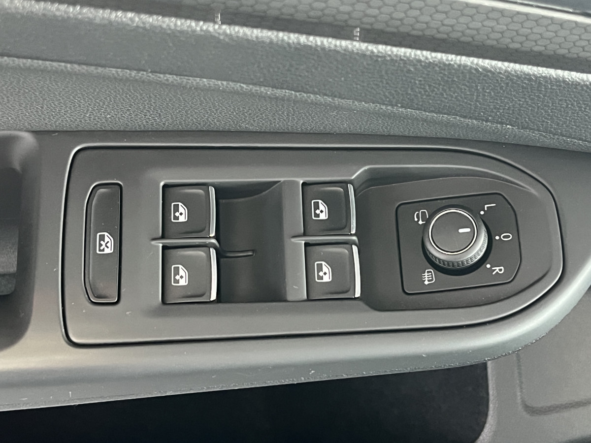 VOLKSWAGEN GOLF 8 GTD 2,0 TDI 200 DSG7 TOIT PANORAMIQUE GPS CAMERA  ATTELAGE HIFI HARMAN/KARDON IQ-DRIVE  REGULATEUR ADAPTATIF  LIMITEUR FULL LED APPLE CARPLAY KEYLESS DRIVE SELECT  EXCELLENT ETAT