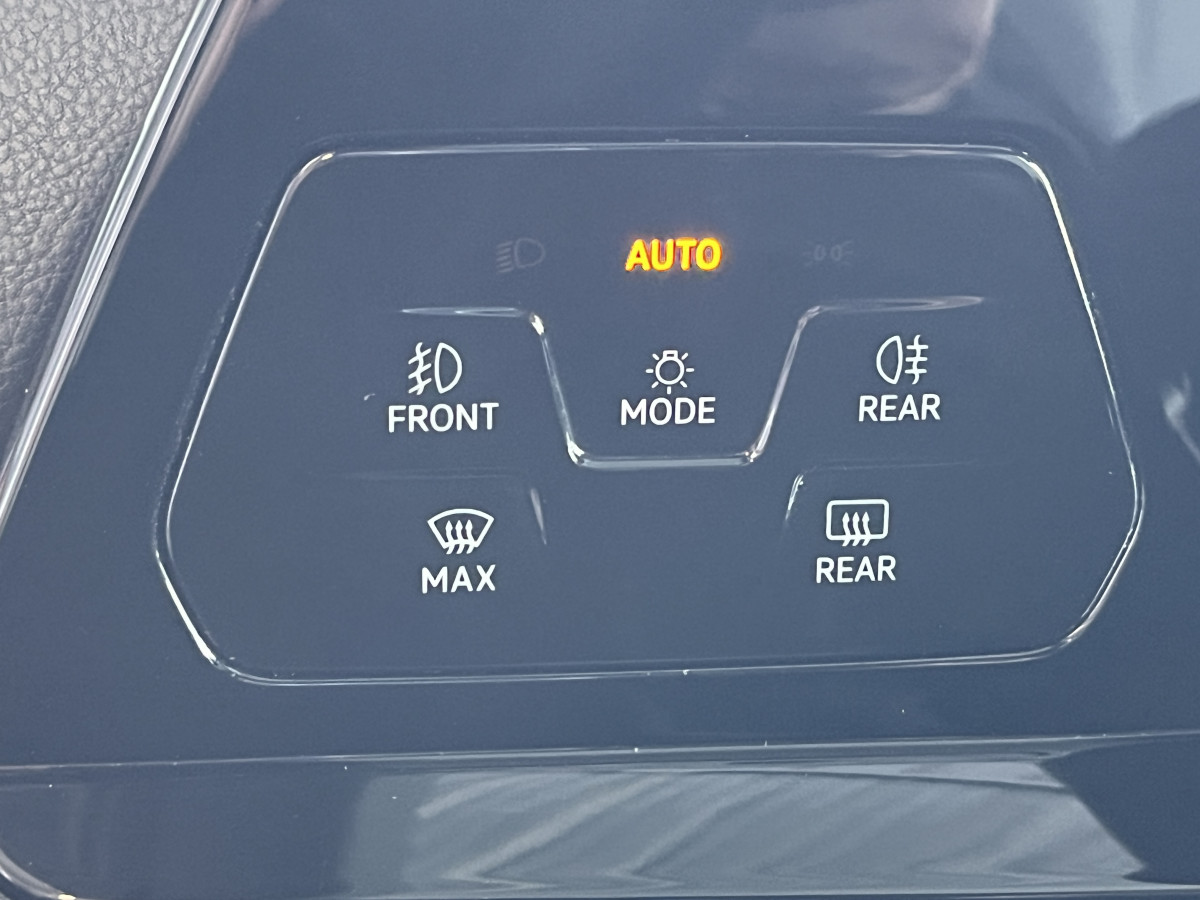 VOLKSWAGEN GOLF 8 GTD 2,0 TDI 200 DSG7 TOIT PANORAMIQUE GPS CAMERA  ATTELAGE HIFI HARMAN/KARDON IQ-DRIVE  REGULATEUR ADAPTATIF  LIMITEUR FULL LED APPLE CARPLAY KEYLESS DRIVE SELECT  EXCELLENT ETAT