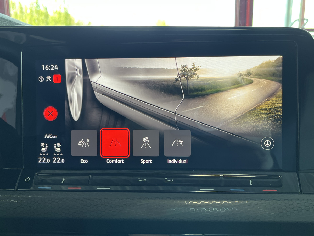 VOLKSWAGEN GOLF 8 GTD 2,0 TDI 200 DSG7 TOIT PANORAMIQUE GPS CAMERA  ATTELAGE HIFI HARMAN/KARDON IQ-DRIVE  REGULATEUR ADAPTATIF  LIMITEUR FULL LED APPLE CARPLAY KEYLESS DRIVE SELECT  EXCELLENT ETAT