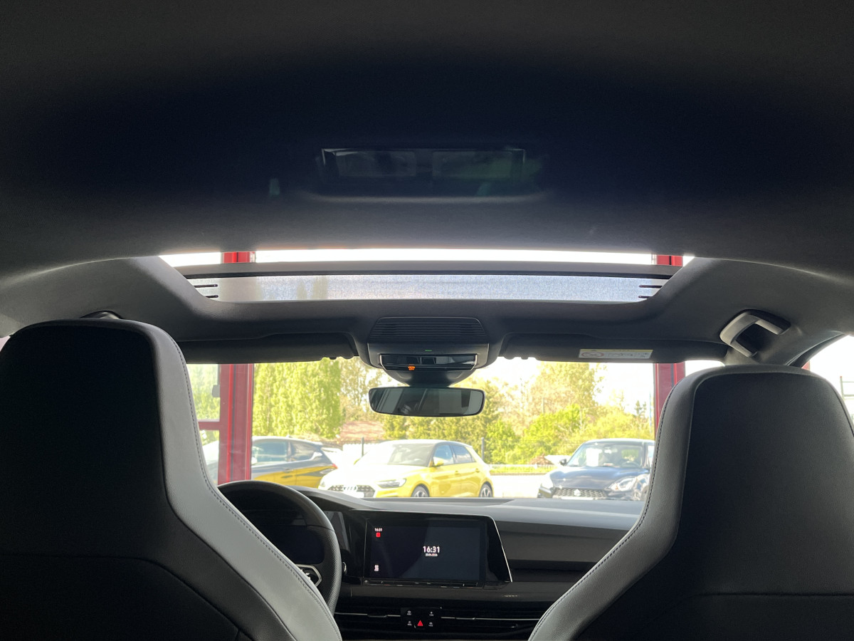 VOLKSWAGEN GOLF 8 GTD 2,0 TDI 200 DSG7 TOIT PANORAMIQUE GPS CAMERA  ATTELAGE HIFI HARMAN/KARDON IQ-DRIVE  REGULATEUR ADAPTATIF  LIMITEUR FULL LED APPLE CARPLAY KEYLESS DRIVE SELECT  EXCELLENT ETAT