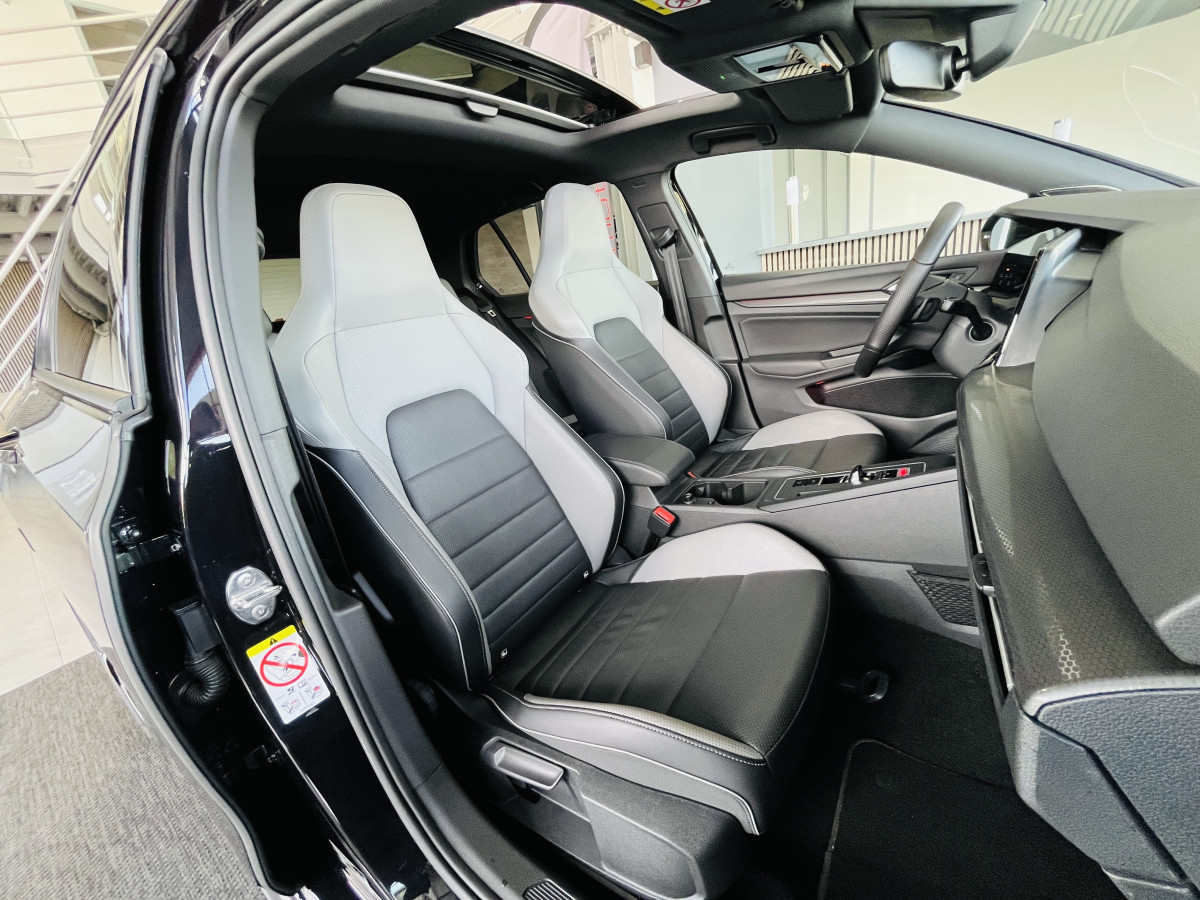 VOLKSWAGEN GOLF 8 GTD 2,0 TDI 200 DSG7 TOIT PANORAMIQUE GPS CAMERA  ATTELAGE HIFI HARMAN/KARDON IQ-DRIVE  REGULATEUR ADAPTATIF  LIMITEUR FULL LED APPLE CARPLAY KEYLESS DRIVE SELECT  EXCELLENT ETAT