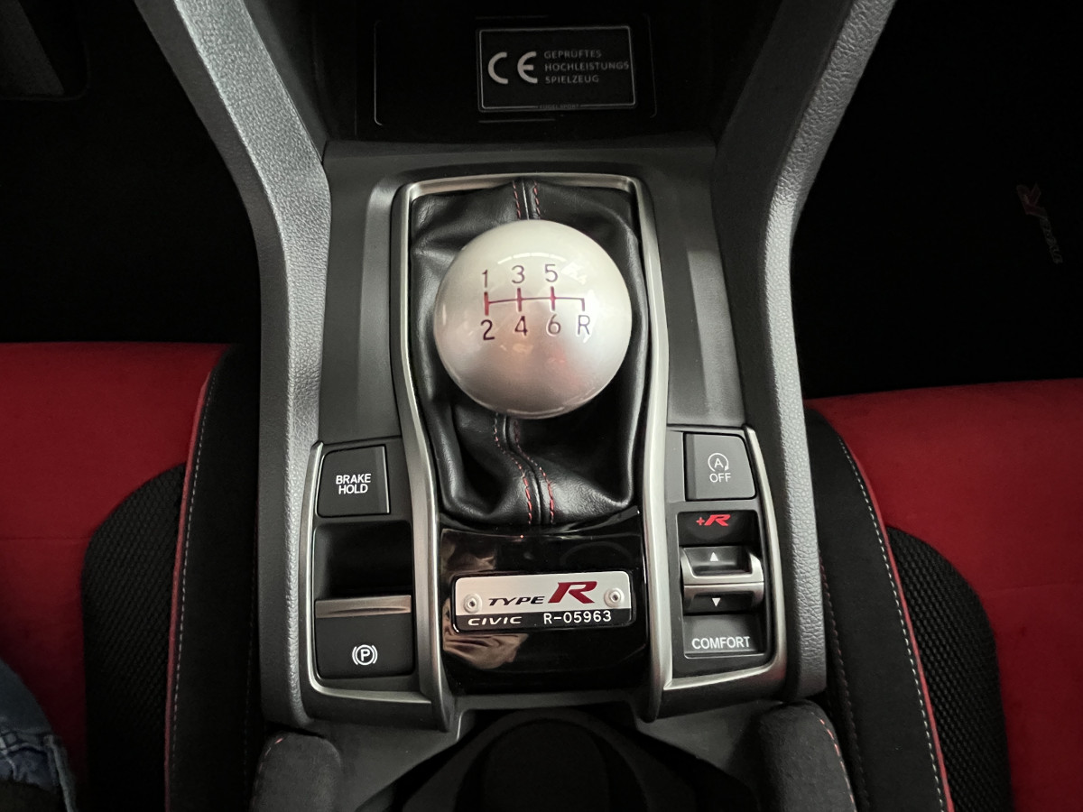 HONDA CIVIC 2,0 I-VTEC 320  TYPE R GT  NUMEROTÉ R-05963 DIFFERENTIEL A GLISSEMENT  REGULATEUR LIMITEUR FULL LED KEYLESS  JANTES 19 SIEGES RECARO  ECHAPPEMENT REMUS  EXCELLENT ETAT