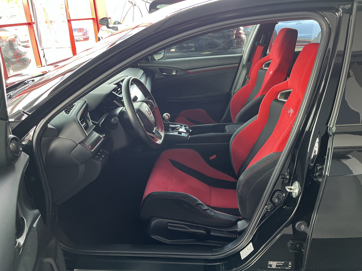 HONDA CIVIC 2,0 I-VTEC 320  TYPE R GT  NUMEROTÉ R-05963 DIFFERENTIEL A GLISSEMENT  REGULATEUR LIMITEUR FULL LED KEYLESS  JANTES 19 SIEGES RECARO  ECHAPPEMENT REMUS  EXCELLENT ETAT