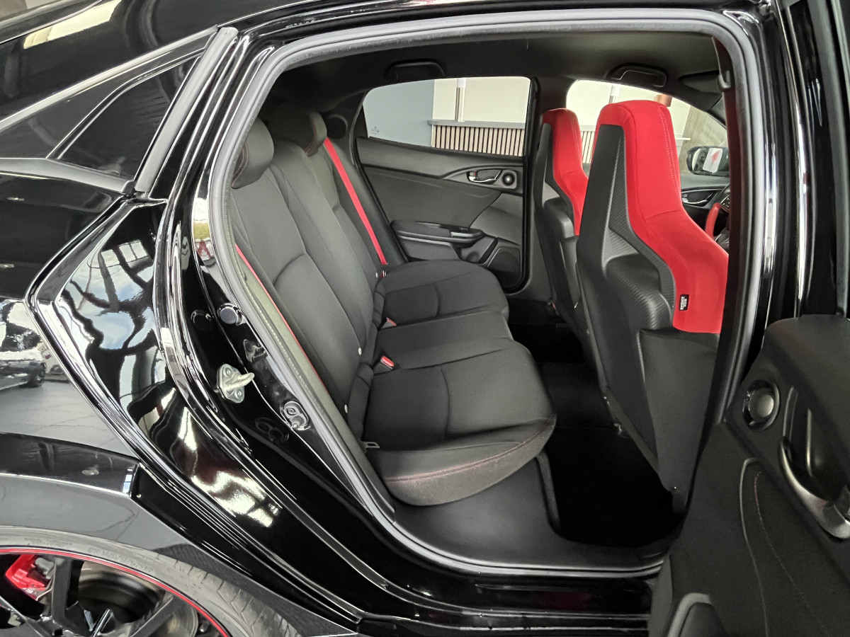 HONDA CIVIC 2,0 I-VTEC 320  TYPE R GT  NUMEROTÉ R-05963 DIFFERENTIEL A GLISSEMENT  REGULATEUR LIMITEUR FULL LED KEYLESS  JANTES 19 SIEGES RECARO  ECHAPPEMENT REMUS  EXCELLENT ETAT