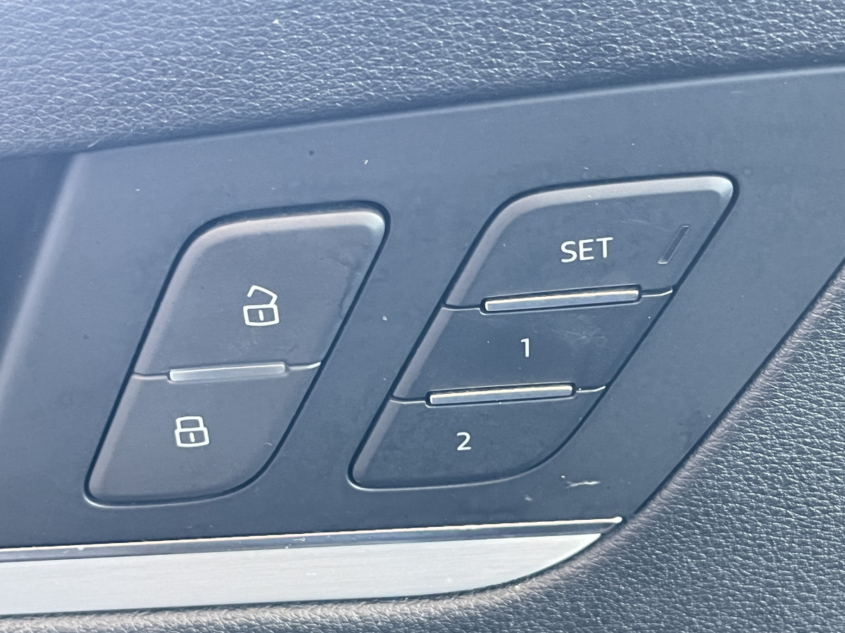 AUDI SQ5 3,0 TDI V6 347 BVA8 QUATTRO TOIT PANORAMIQUE OUVRANT  ATTELAGE ELECTRIQUE GPS  CAMERA 360  KEYLESS APPLE CARPLAY SUSPENSION PNEUMATIQUE REGULATEUR LIMITEUR  PHARES MATRIX  LED PARK PILOT  DRIVE SELECT JANTE 21 EXCELLENT ETAT