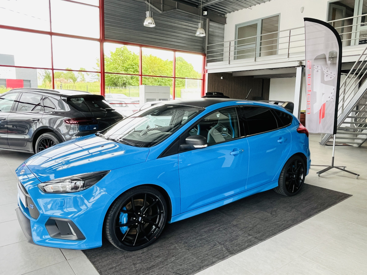 FORD FOCUS RS BLUE AND BLACK EDITION 2,3 350 AWD PACK PERFORMANCE  DIFFERENTIEL A GLISSEMENT GPS  CAMERA  HIFI SONY RECARO REGULATEUR LIMITEUR KEYLESS  FEUX BI-XENON JANTES FORGÉE  EXCELLENT ETAT