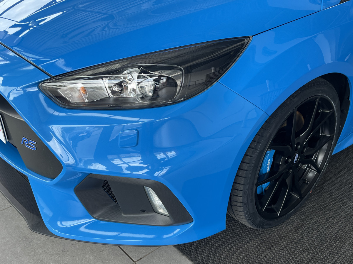 FORD FOCUS RS BLUE AND BLACK EDITION 2,3 350 AWD PACK PERFORMANCE  DIFFERENTIEL A GLISSEMENT GPS  CAMERA  HIFI SONY RECARO REGULATEUR LIMITEUR KEYLESS  FEUX BI-XENON JANTES FORGÉE  EXCELLENT ETAT