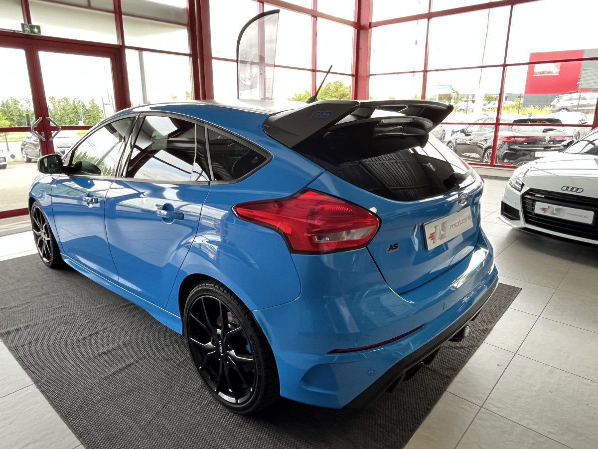 FORD FOCUS RS BLUE AND BLACK EDITION 2,3 350 AWD PACK PERFORMANCE  DIFFERENTIEL A GLISSEMENT GPS  CAMERA  HIFI SONY RECARO REGULATEUR LIMITEUR KEYLESS  FEUX BI-XENON JANTES FORGÉE  EXCELLENT ETAT