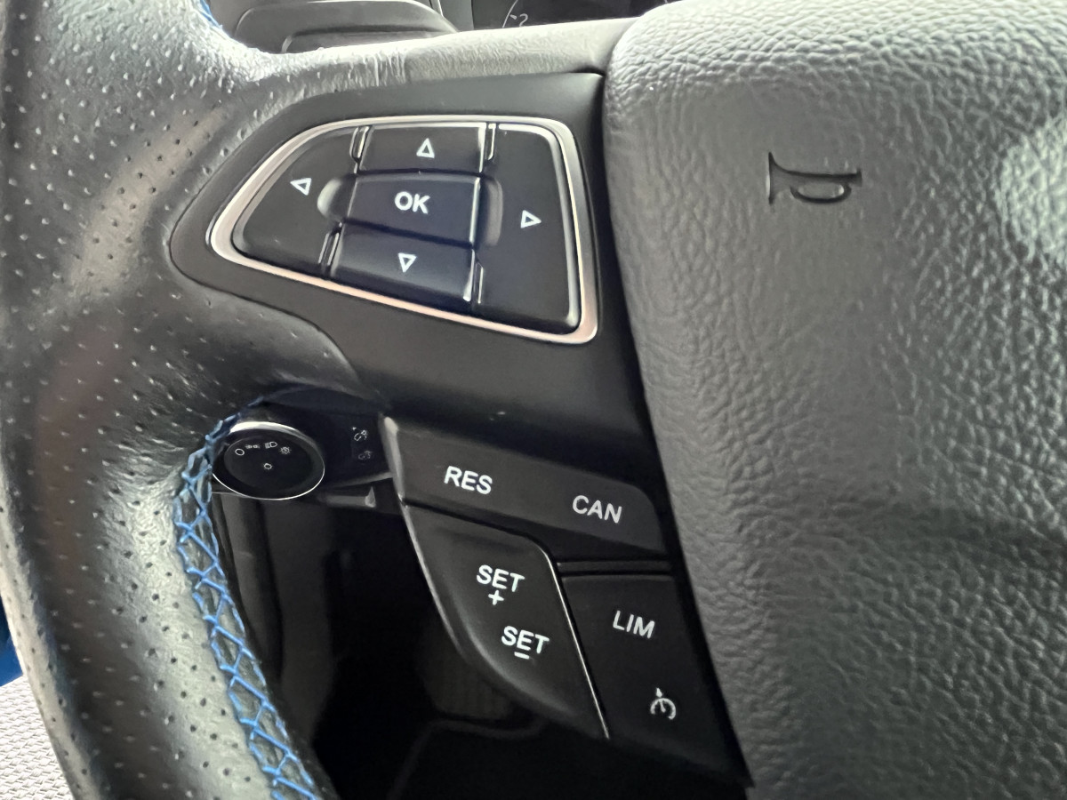 FORD FOCUS RS BLUE AND BLACK EDITION 2,3 350 AWD PACK PERFORMANCE  DIFFERENTIEL A GLISSEMENT GPS  CAMERA  HIFI SONY RECARO REGULATEUR LIMITEUR KEYLESS  FEUX BI-XENON JANTES FORGÉE  EXCELLENT ETAT