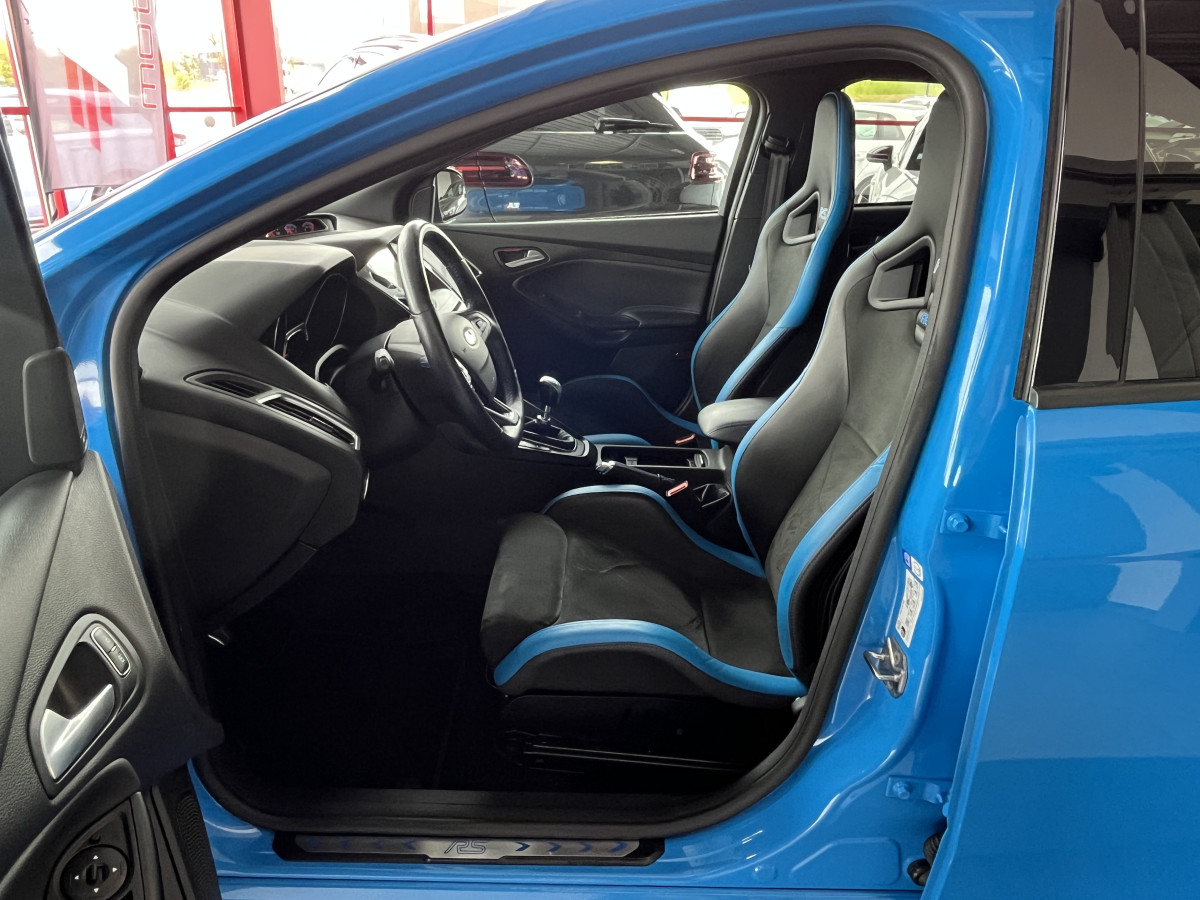 FORD FOCUS RS BLUE AND BLACK EDITION 2,3 350 AWD PACK PERFORMANCE  DIFFERENTIEL A GLISSEMENT GPS  CAMERA  HIFI SONY RECARO REGULATEUR LIMITEUR KEYLESS  FEUX BI-XENON JANTES FORGÉE  EXCELLENT ETAT